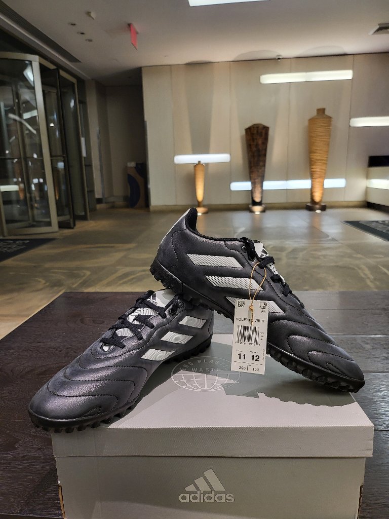 Unisex Adidas Soccer Sneakers